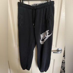 Women’s Nike cropped sweatpants